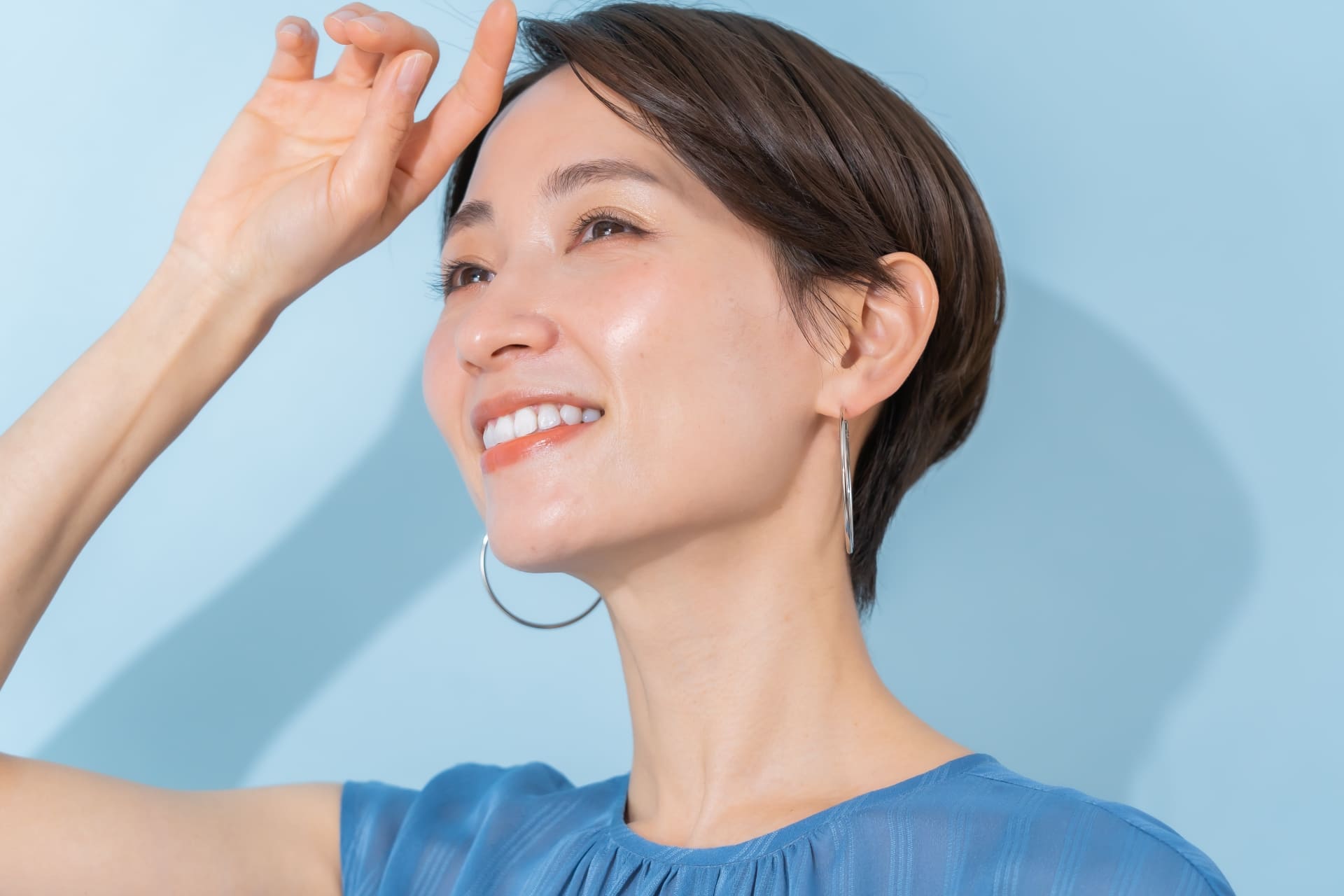 肌の弾力を取り戻す美容整形の選択肢：ヒアルロン酸・フェイスリフト・美容皮膚科施術を徹底比較